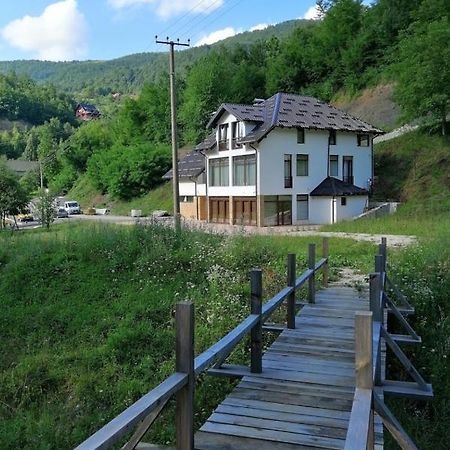 Zlatarska Dolina Acomodação com café da manhã Nova Varoš Exterior foto